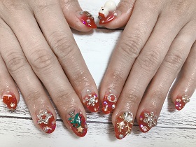 		スカルプチュア。ゴテゴテクリスマスネイル。