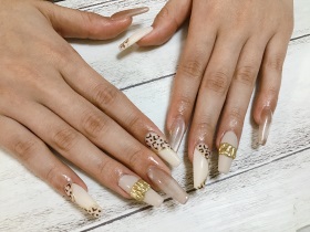 		スカルプチュア。ヒョウ柄マット。