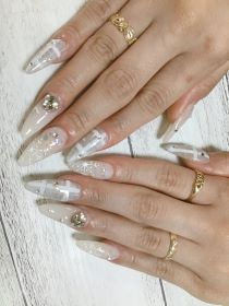 		スカルプチュア。ホワイト冬ネイル。