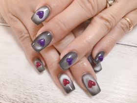 		スカルプチュア。黒マグネットとハート3D。