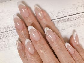 		スカルプチュア。白フレンチ。