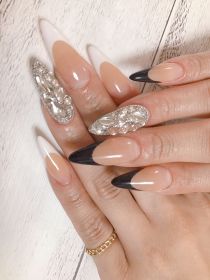 		スカルプチュア。白黒フレンチ。