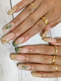 		スカルプチュア。ミラーアート。