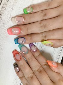 		ジェル。カラフルフレンチ。