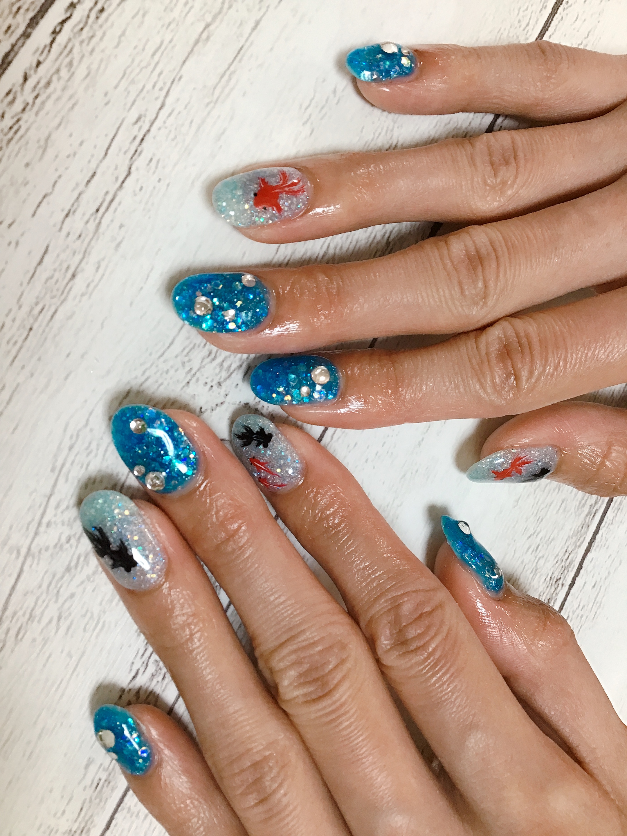 		ジェル。金魚。