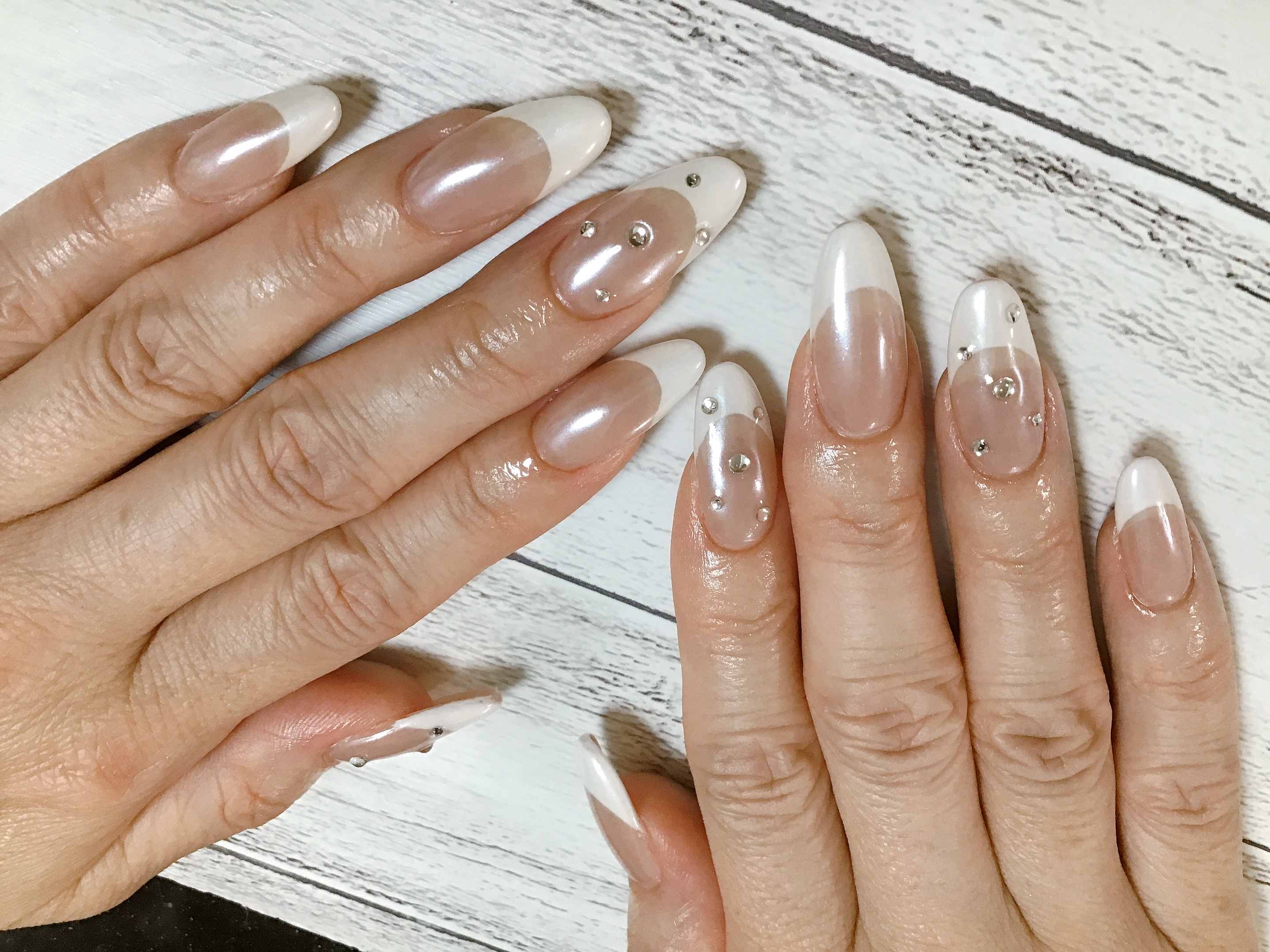 		スカルプチュア。パール白フレンチ。