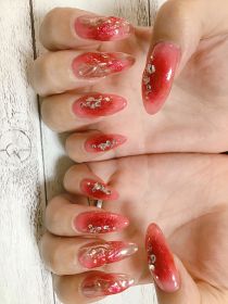 		ジェル。赤チーク。